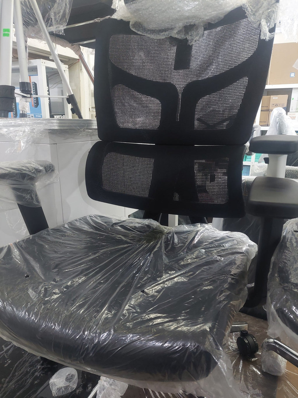 ERGONOMIC MESH EXECUTIVE CHAIR WITH HEAD REST - Joche