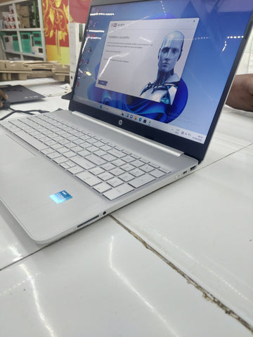 HP 15s-fq5349nia.CORE I5. 8GB RAM 512SSD.